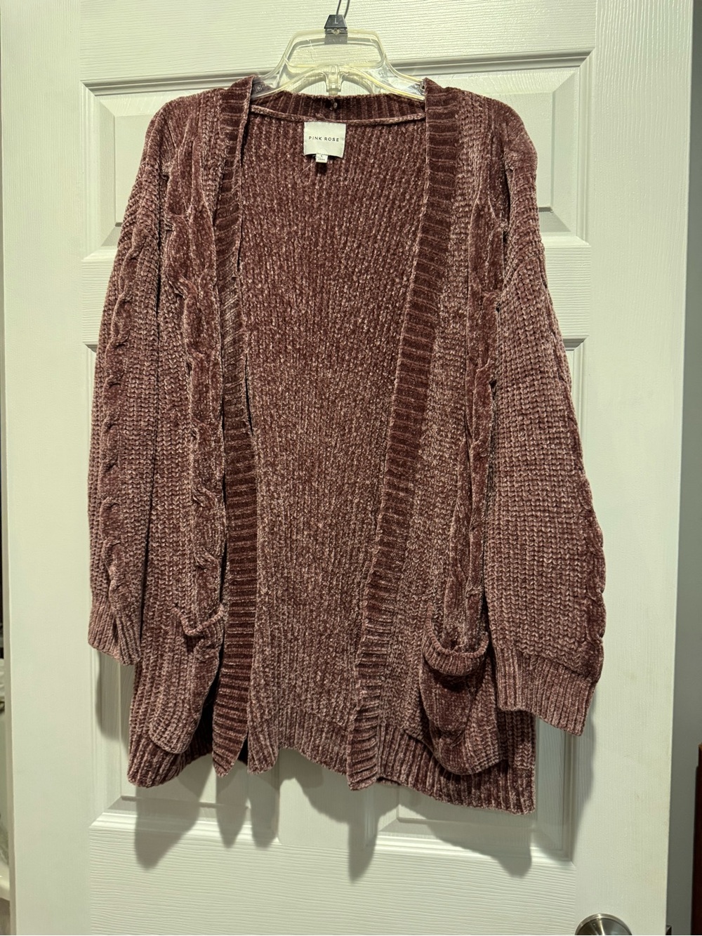 Super soft pink mauve cardigan. Pink rose size large.